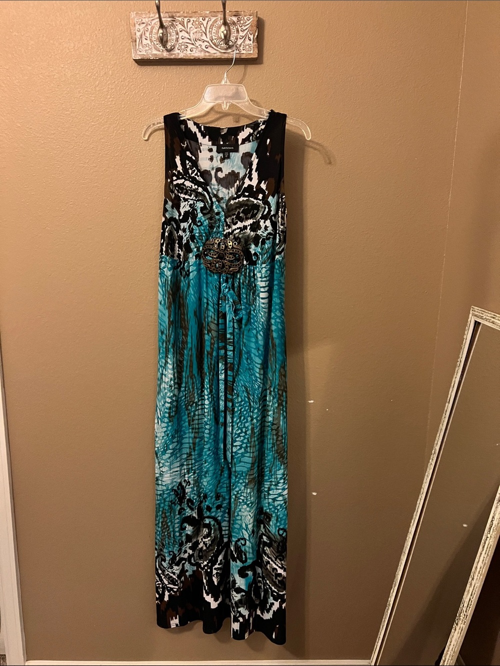 R&M Richards Teal and Black Sleeveless Maxi Dress with Embellished Waist